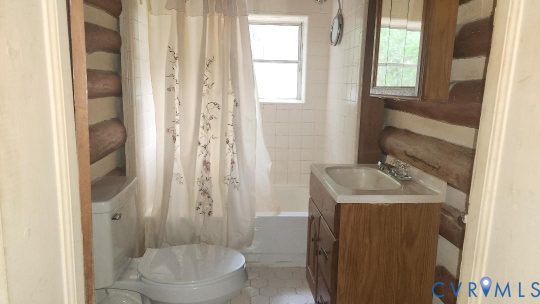 415 Springdale Avenue Colonial Heights, VA 23834 - Photo 17 of 21 a bathroom with a sink toilet and shower