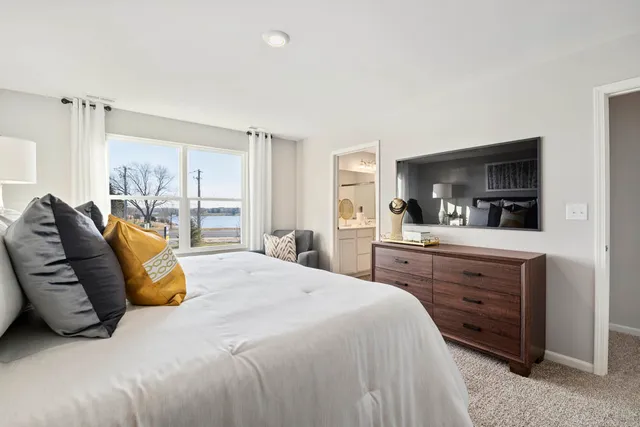 $384,990 | 6912 Willow Drive, Wonder Lake, IL 60097