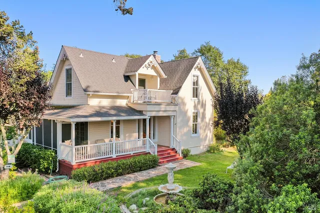 a view of front a house with a yard