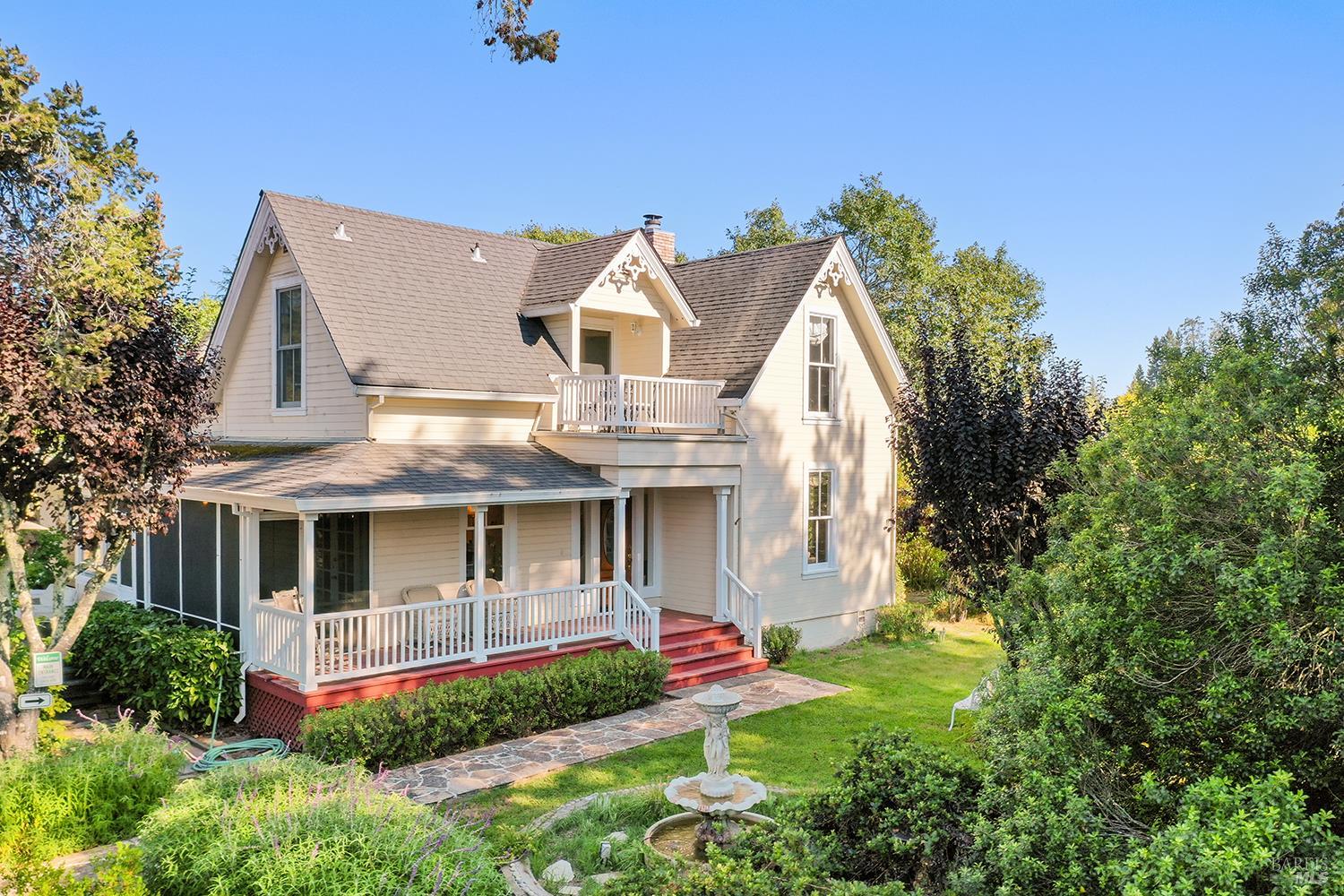 a view of front a house with a yard