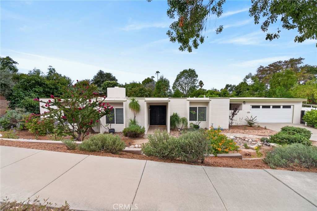 1184 Lyndhurst Drive Riverside, CA 92507 - Photo 3 of 54