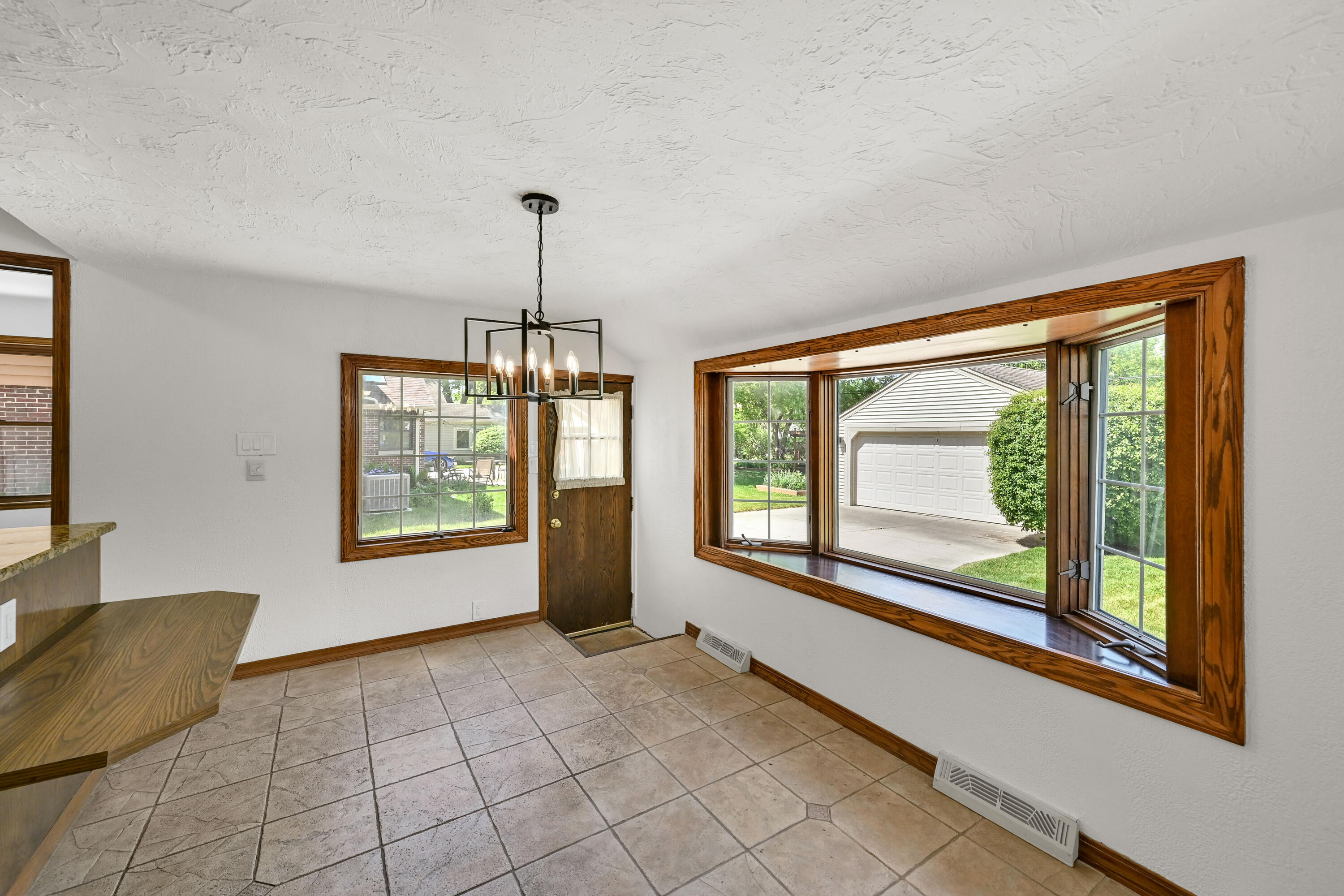 6319 North Bay Ridge Avenue Whitefish Bay, WI 53217 - Photo 14 of 34 DZ6329-12