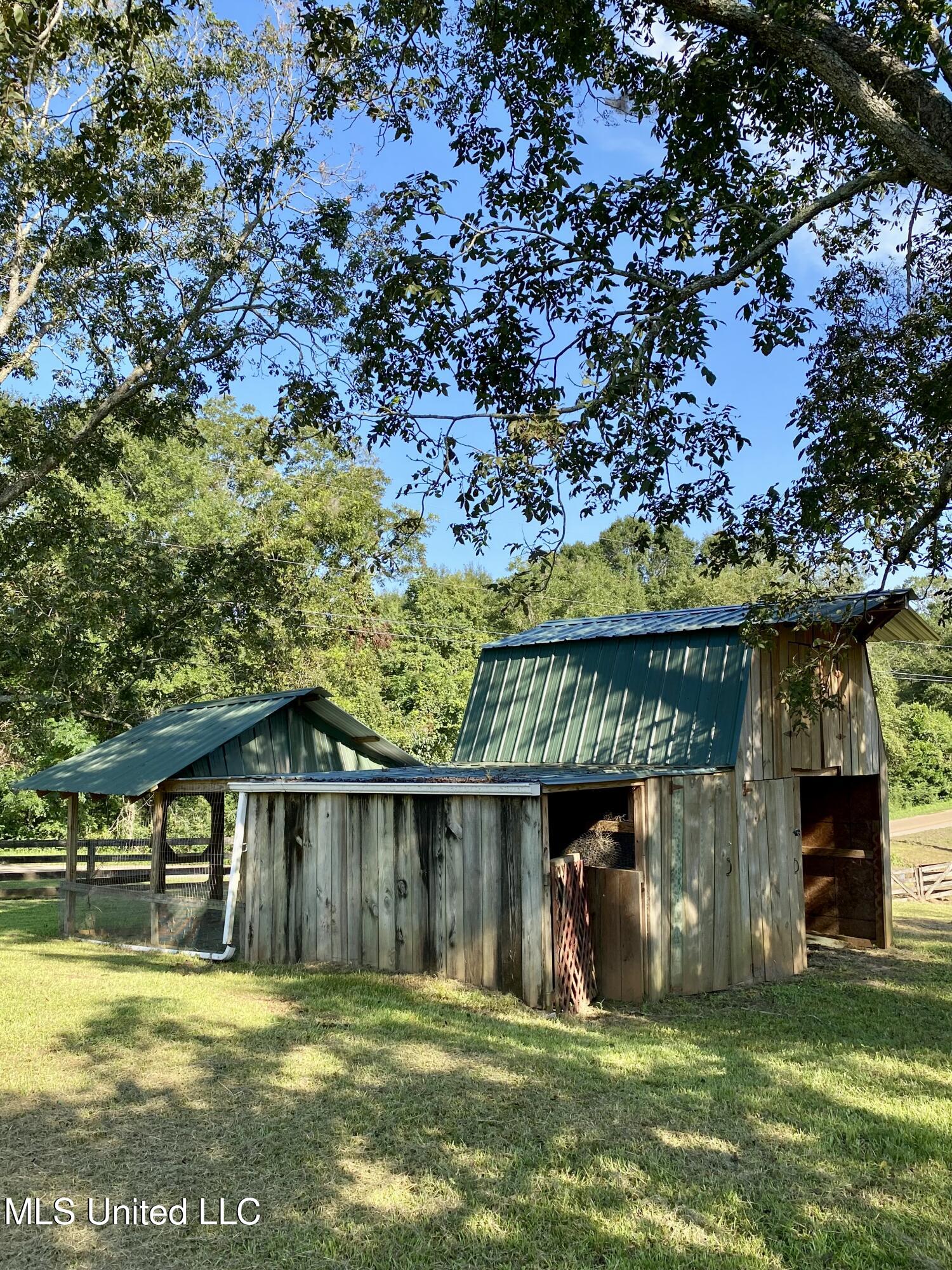 92 Dove Ridge Road Carriere, MS 39426 - Photo 42 of 51 26 Barn and chicken coop, IMG_4814