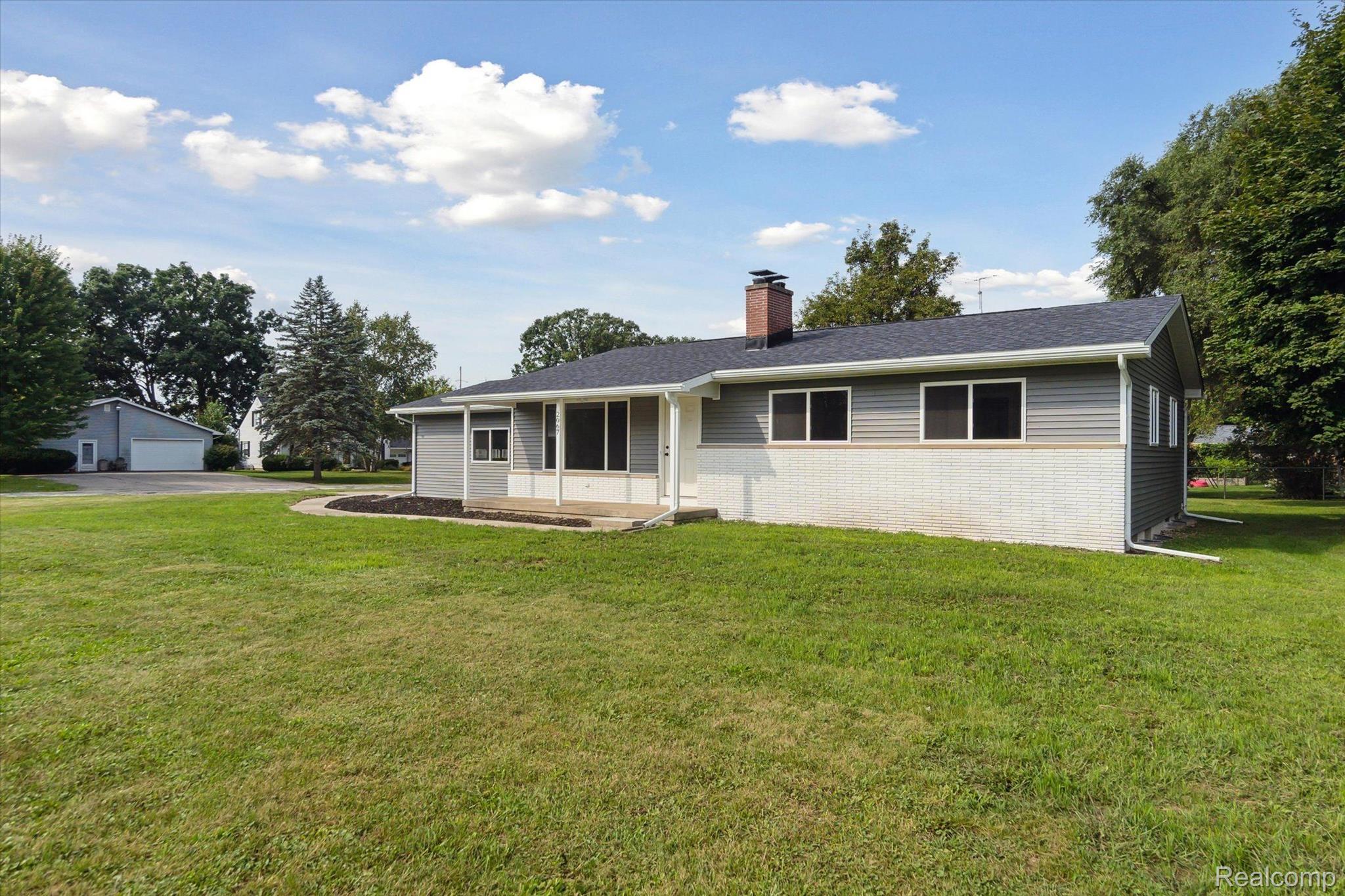 2067 North Genesee Road Burton, MI 48509 - Photo 3 of 27