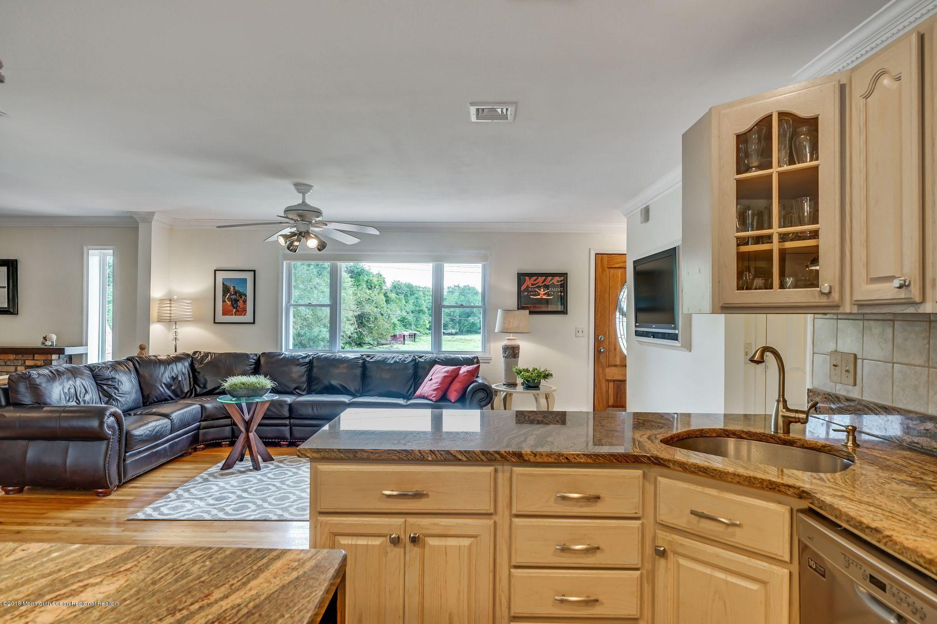 22 Moore Road Marlboro, NJ 07746 - Photo 12 of 47 23