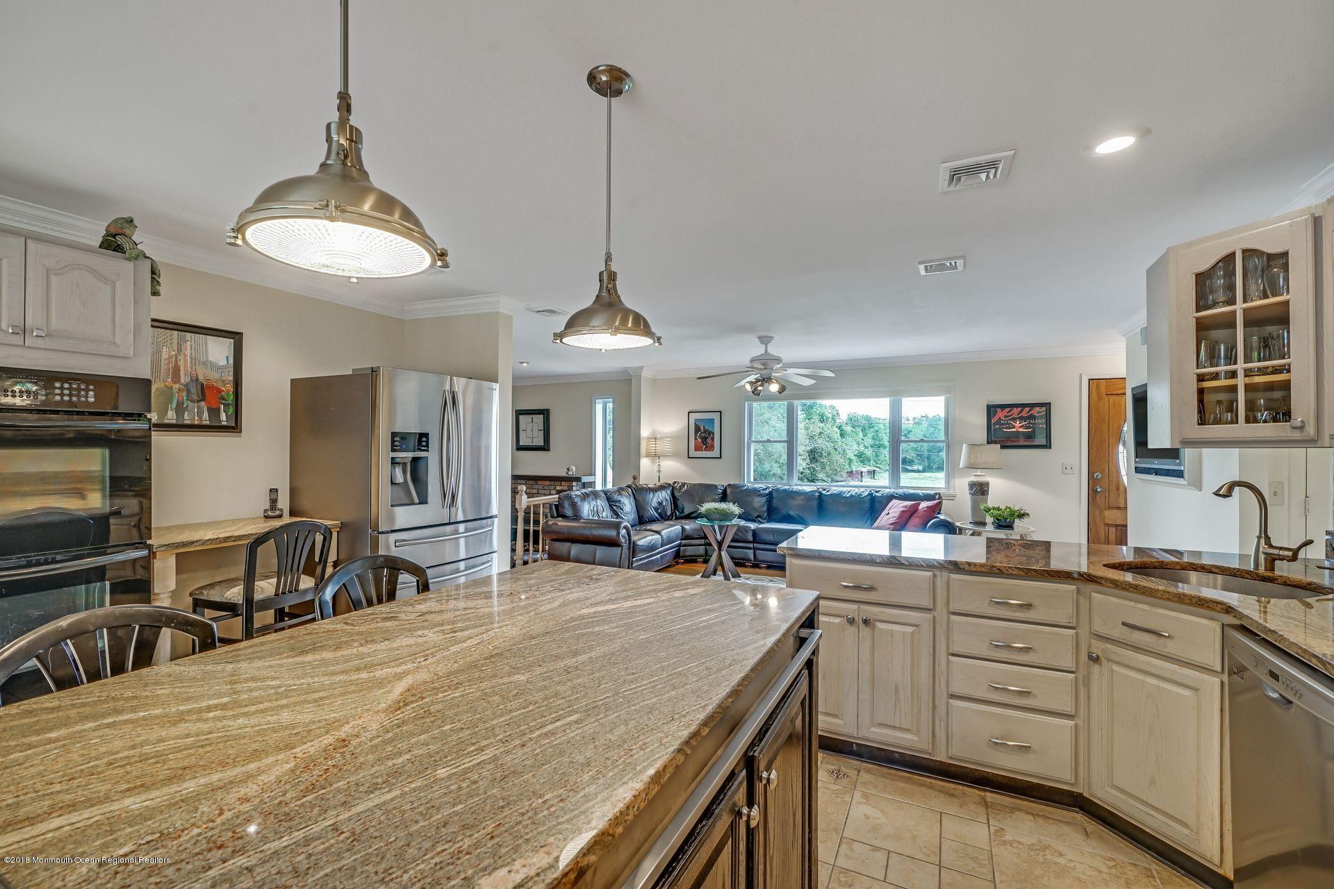 22 Moore Road Marlboro, NJ 07746 - Photo 14 of 47 25