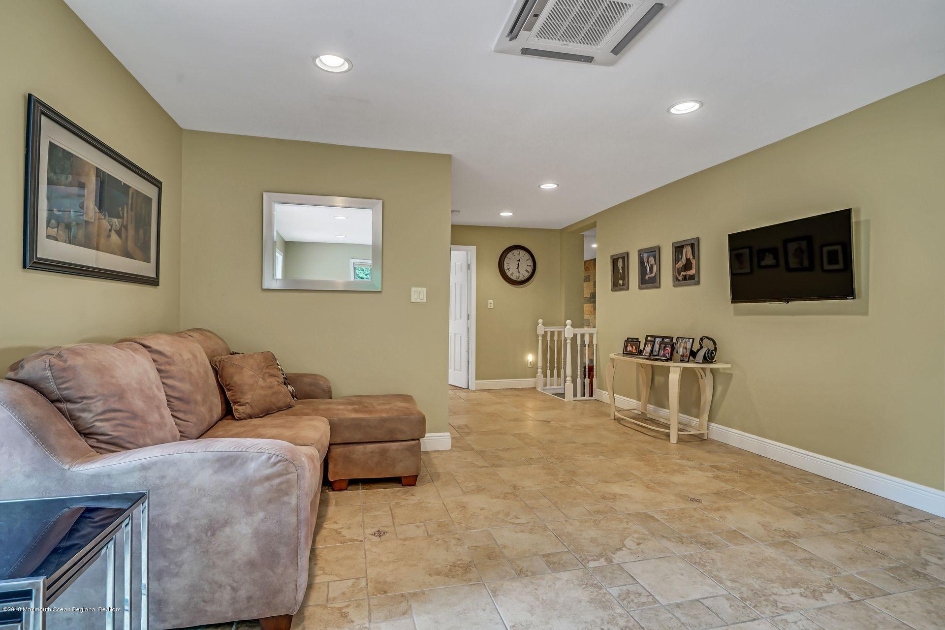 22 Moore Road Marlboro, NJ 07746 - Photo 17 of 47 29