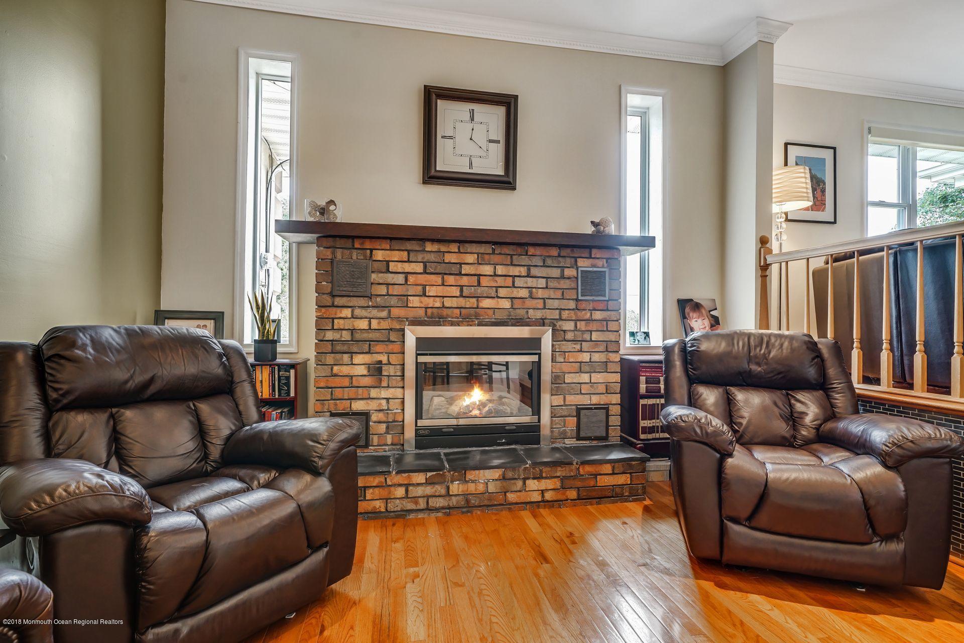 22 Moore Road Marlboro, NJ 07746 - Photo 4 of 47 15