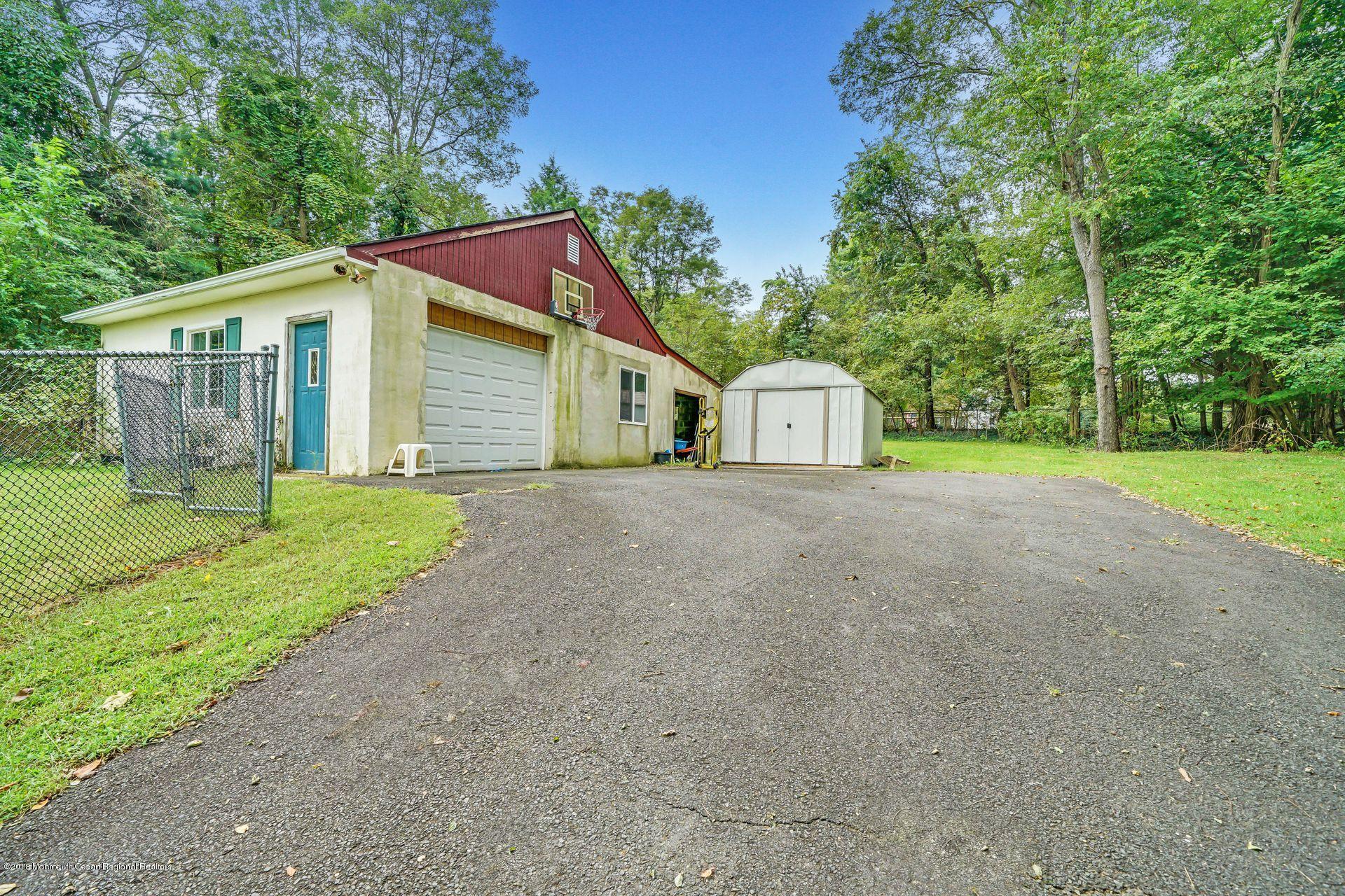 22 Moore Road Marlboro, NJ 07746 - Photo 40 of 47 49