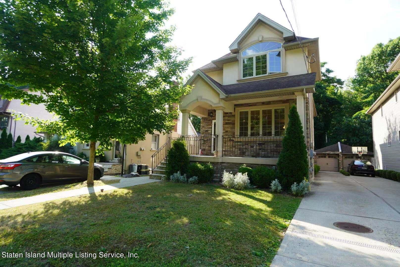 a view of multiple houses with a yard