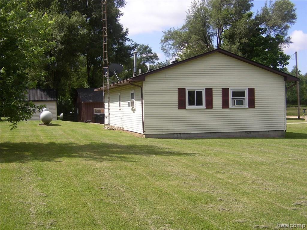 1448 North Maple Leaf Road Lapeer, MI 48446 - Photo 7 of 45 P7170011.JPG