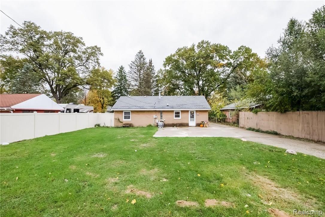 43043 Riggs Road Belleville, MI 48111 - Photo 22 of 32 024-Rear_View-4978765-medium.jpg