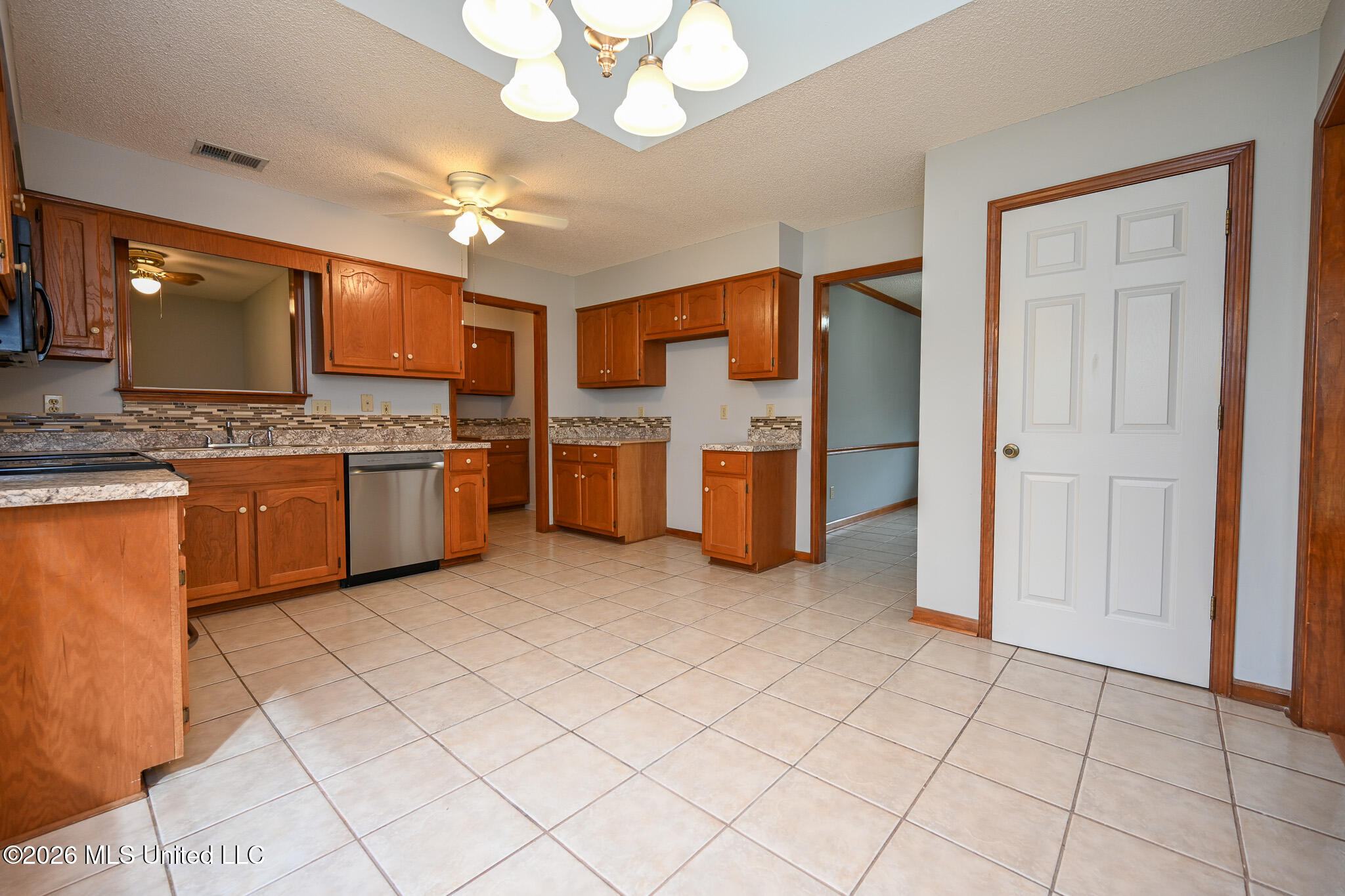 7103 Larkfield Road Olive Branch, MS 38654 - Photo 14 of 47 Kitchen