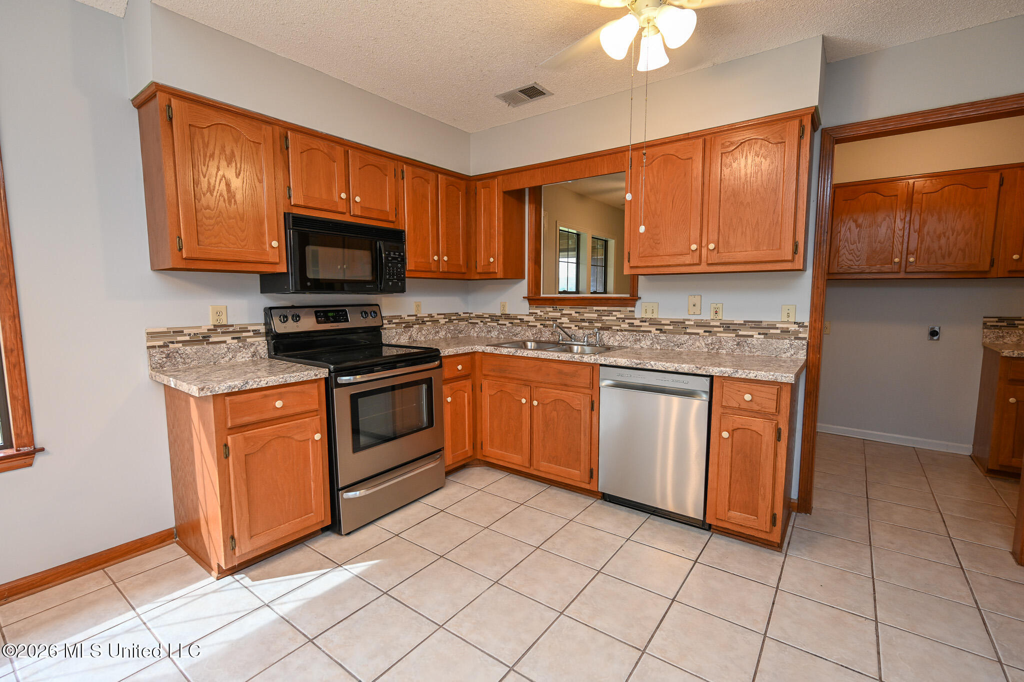 7103 Larkfield Road Olive Branch, MS 38654 - Photo 15 of 47 Kitchen