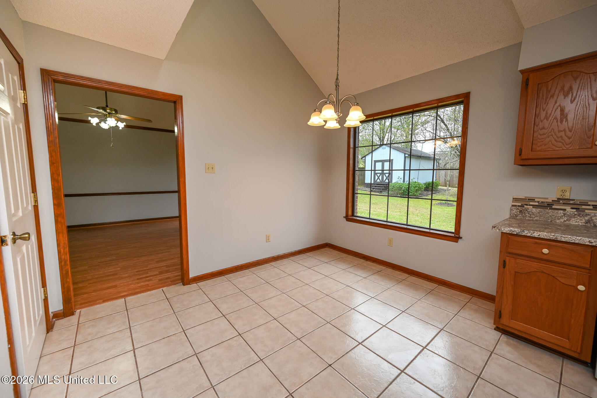 7103 Larkfield Road Olive Branch, MS 38654 - Photo 17 of 47 Breakfast Area