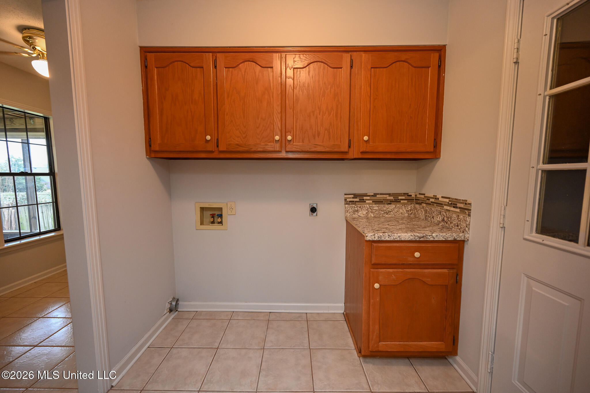 7103 Larkfield Road Olive Branch, MS 38654 - Photo 19 of 47 Laundry area.