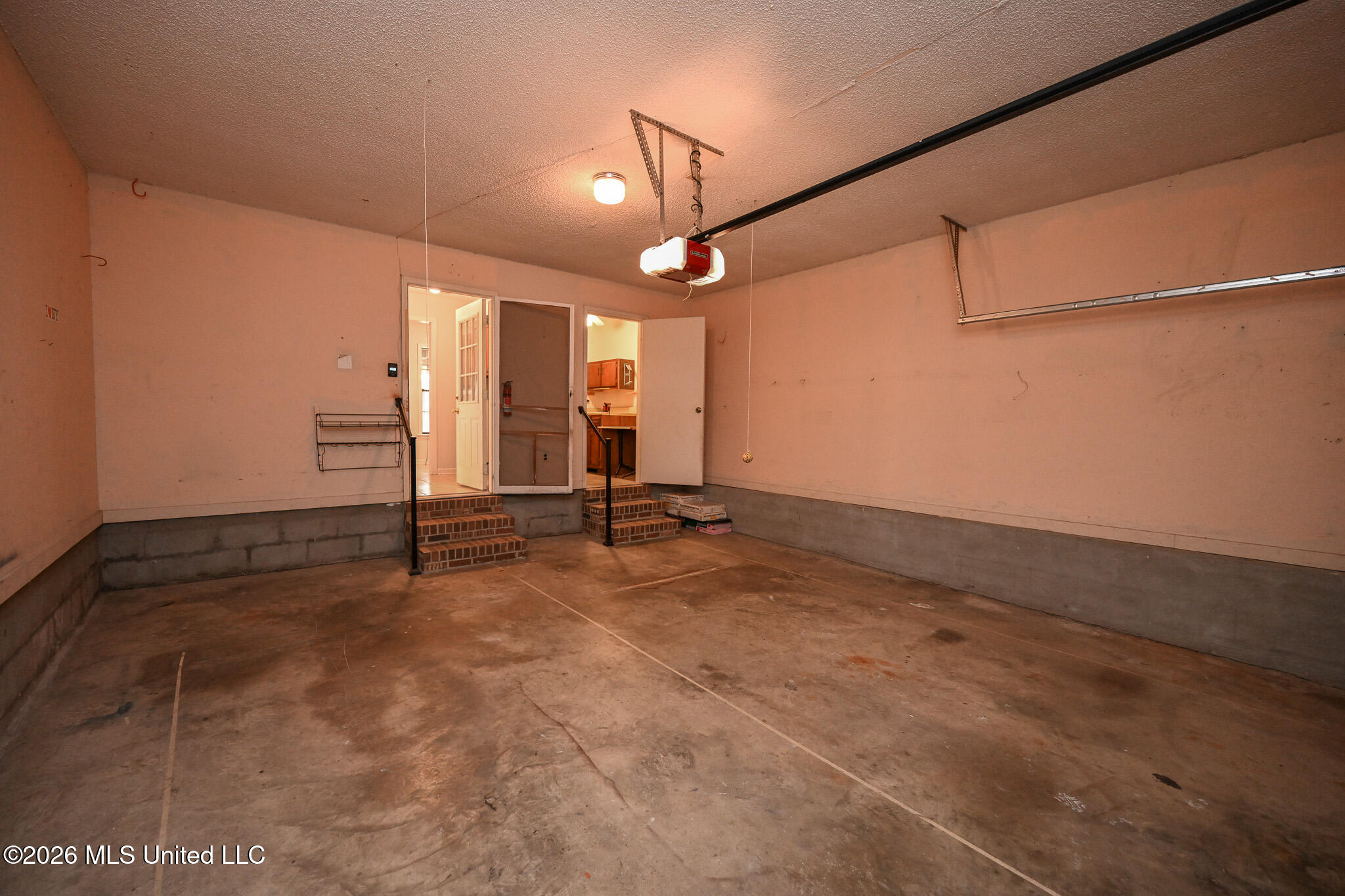 7103 Larkfield Road Olive Branch, MS 38654 - Photo 20 of 47 2 car Garage