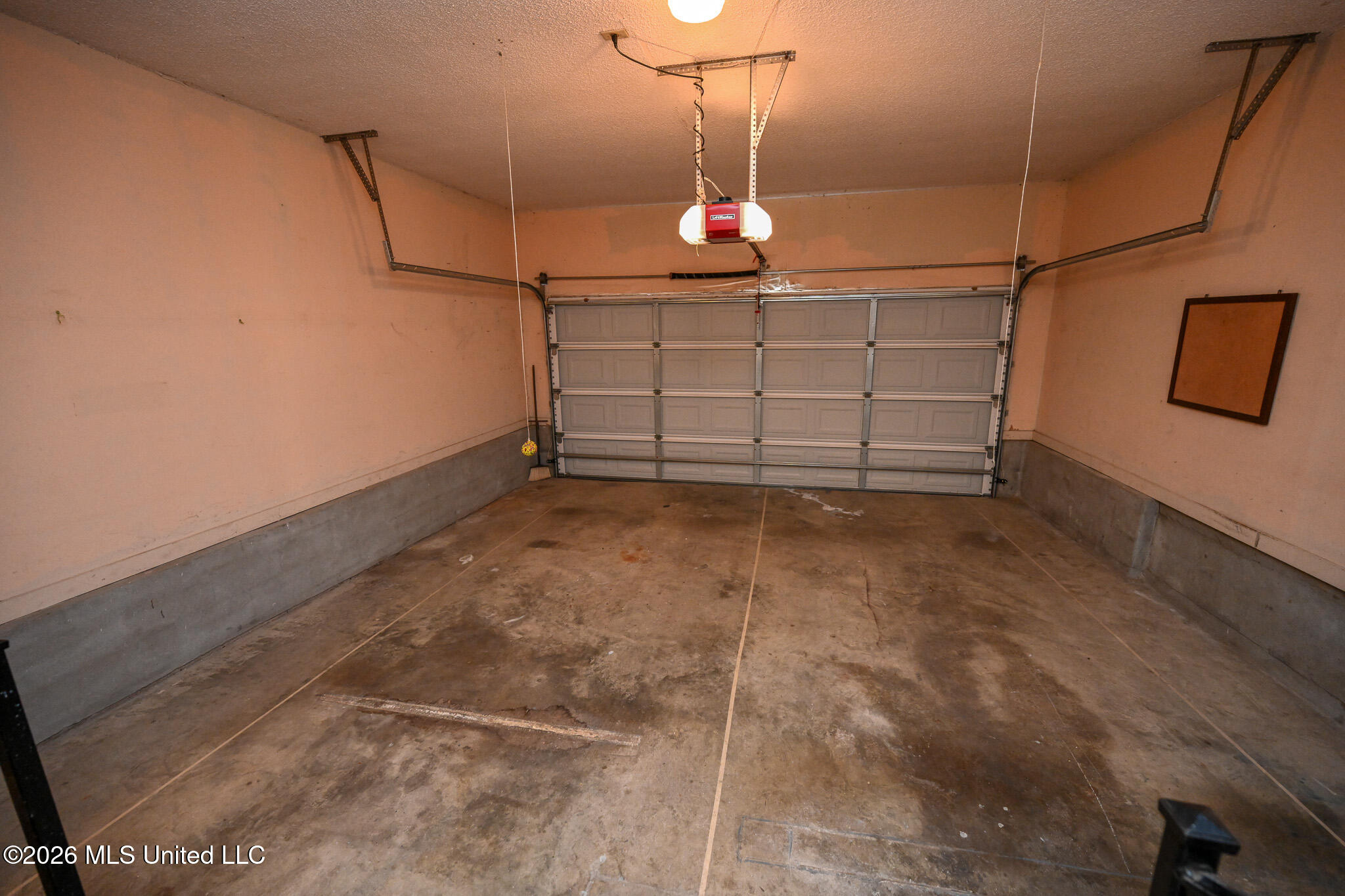 7103 Larkfield Road Olive Branch, MS 38654 - Photo 21 of 47 2 car garage