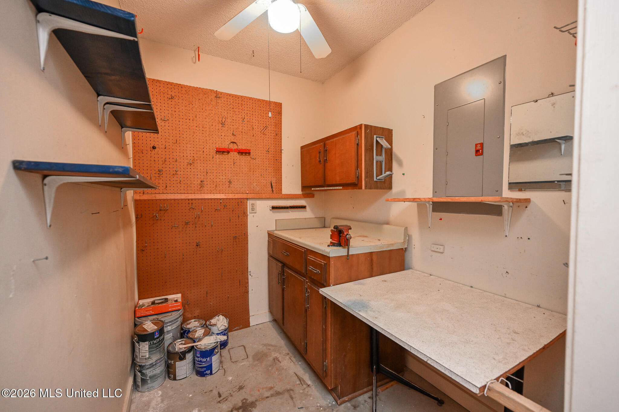 7103 Larkfield Road Olive Branch, MS 38654 - Photo 22 of 47 Workshop space/ storage in the garage