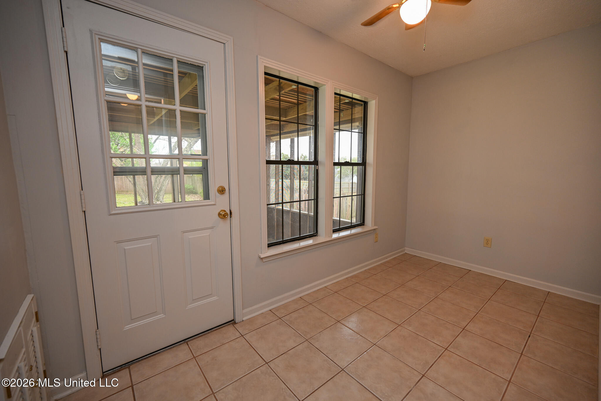 7103 Larkfield Road Olive Branch, MS 38654 - Photo 23 of 47 Sitting area. Back door