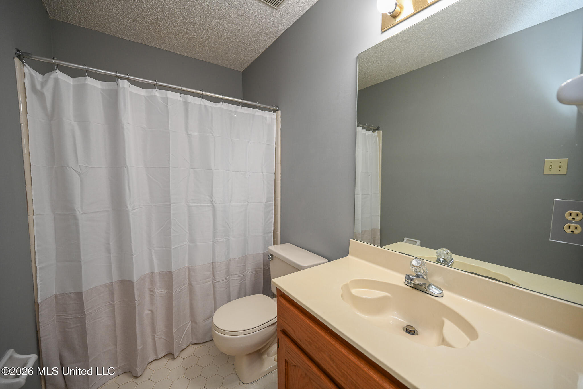 7103 Larkfield Road Olive Branch, MS 38654 - Photo 29 of 47 Hall Bath