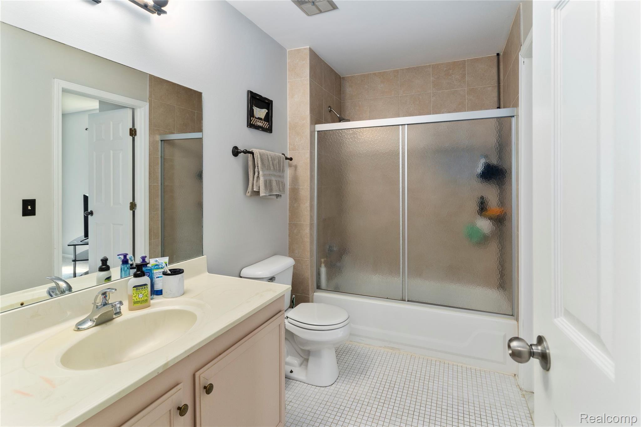 24595 Jamestowne Road Novi, MI 48375 - Photo 12 of 34 DSC00013.jpg