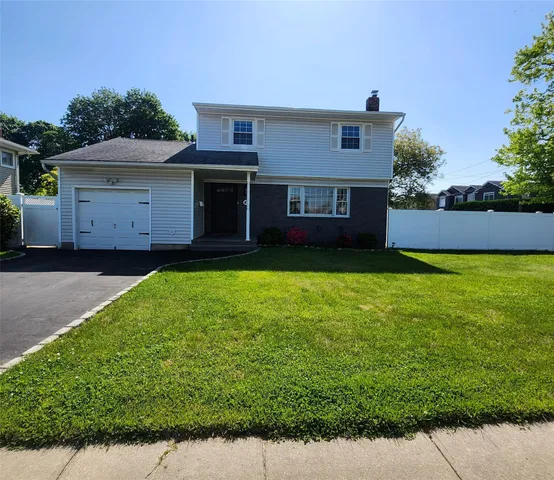 a view of a yard in front of a house