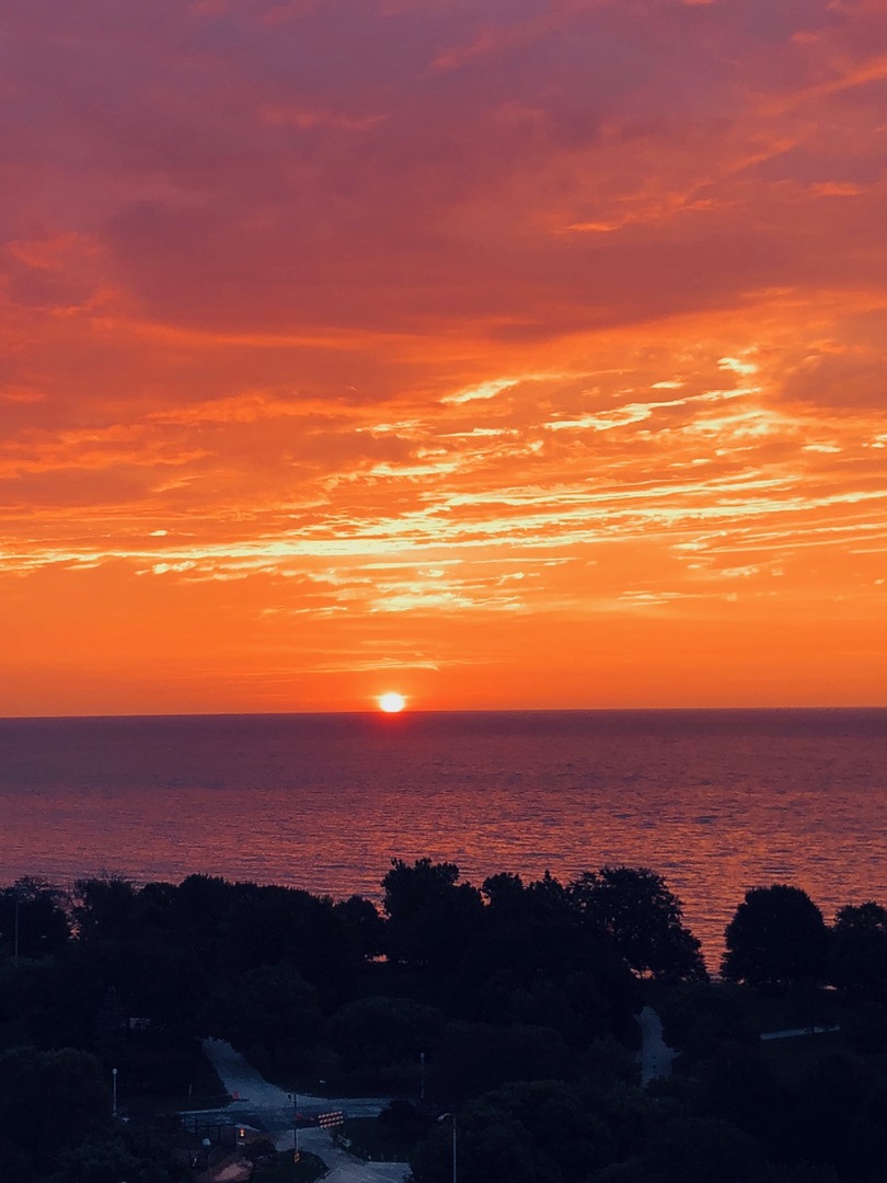 5555 North Sheridan Road, Unit 1716 Chicago, IL 60640 - Photo 14 of 24 a view of city and ocean