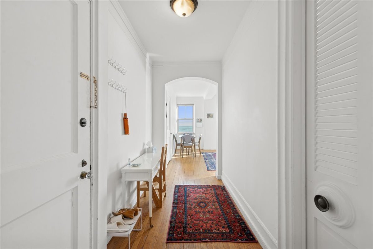 5555 North Sheridan Road, Unit 1716 Chicago, IL 60640 - Photo 3 of 24