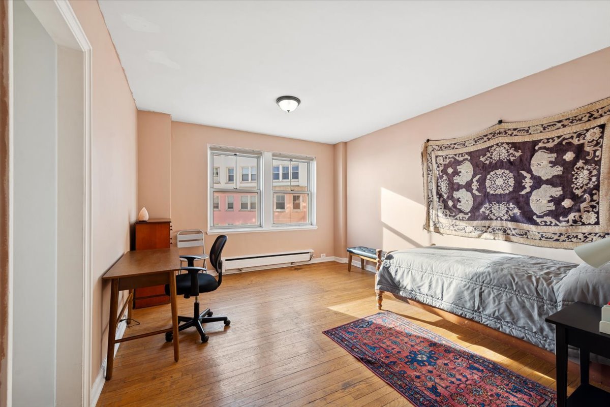 5555 North Sheridan Road, Unit 1716 Chicago, IL 60640 - Photo 8 of 24 a view of a livingroom with workspace and a window