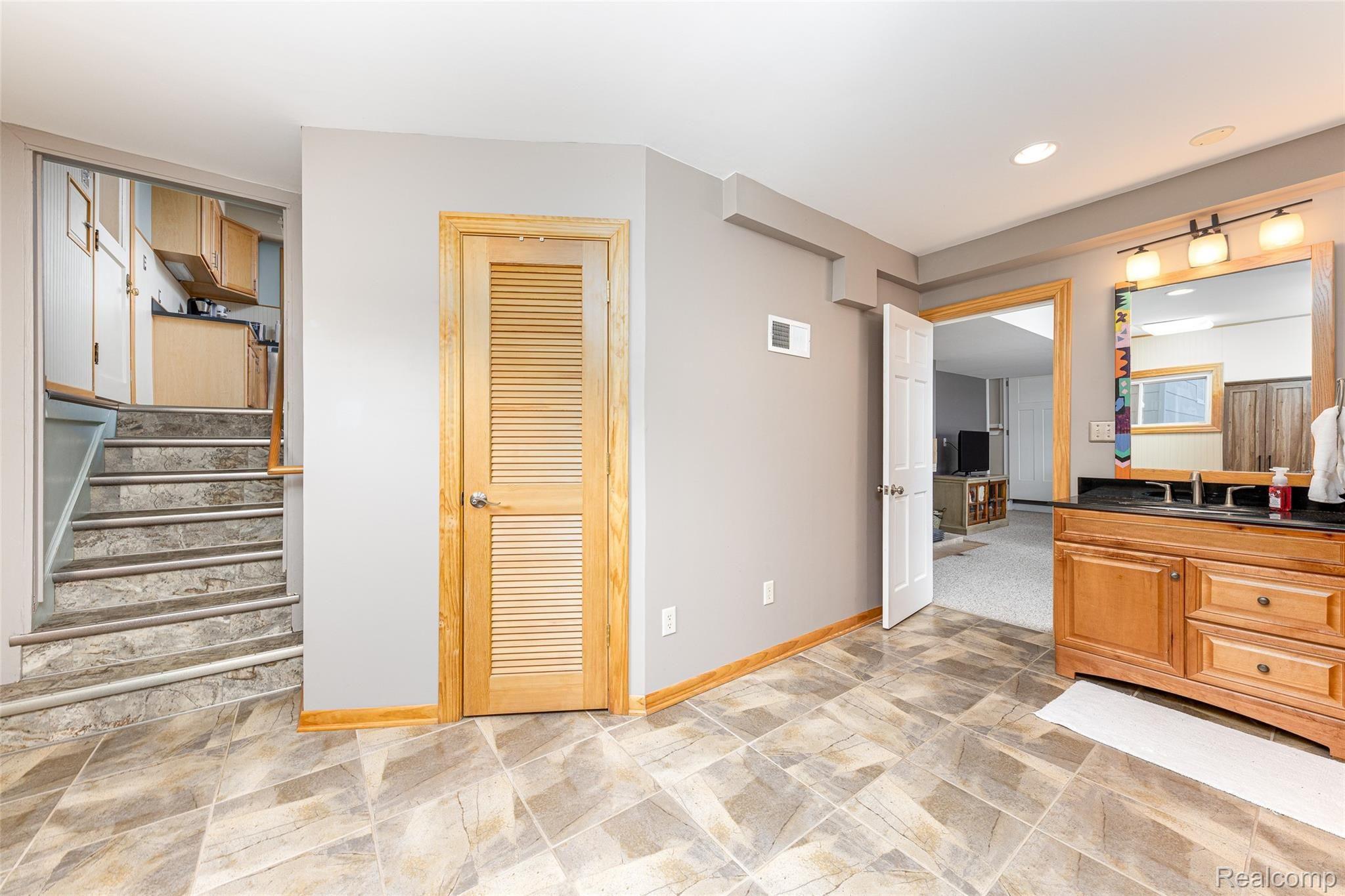 720 Sunset Road Ann Arbor, MI 48103 - Photo 19 of 36 720 Sunset Rd (7 of 39).jpg