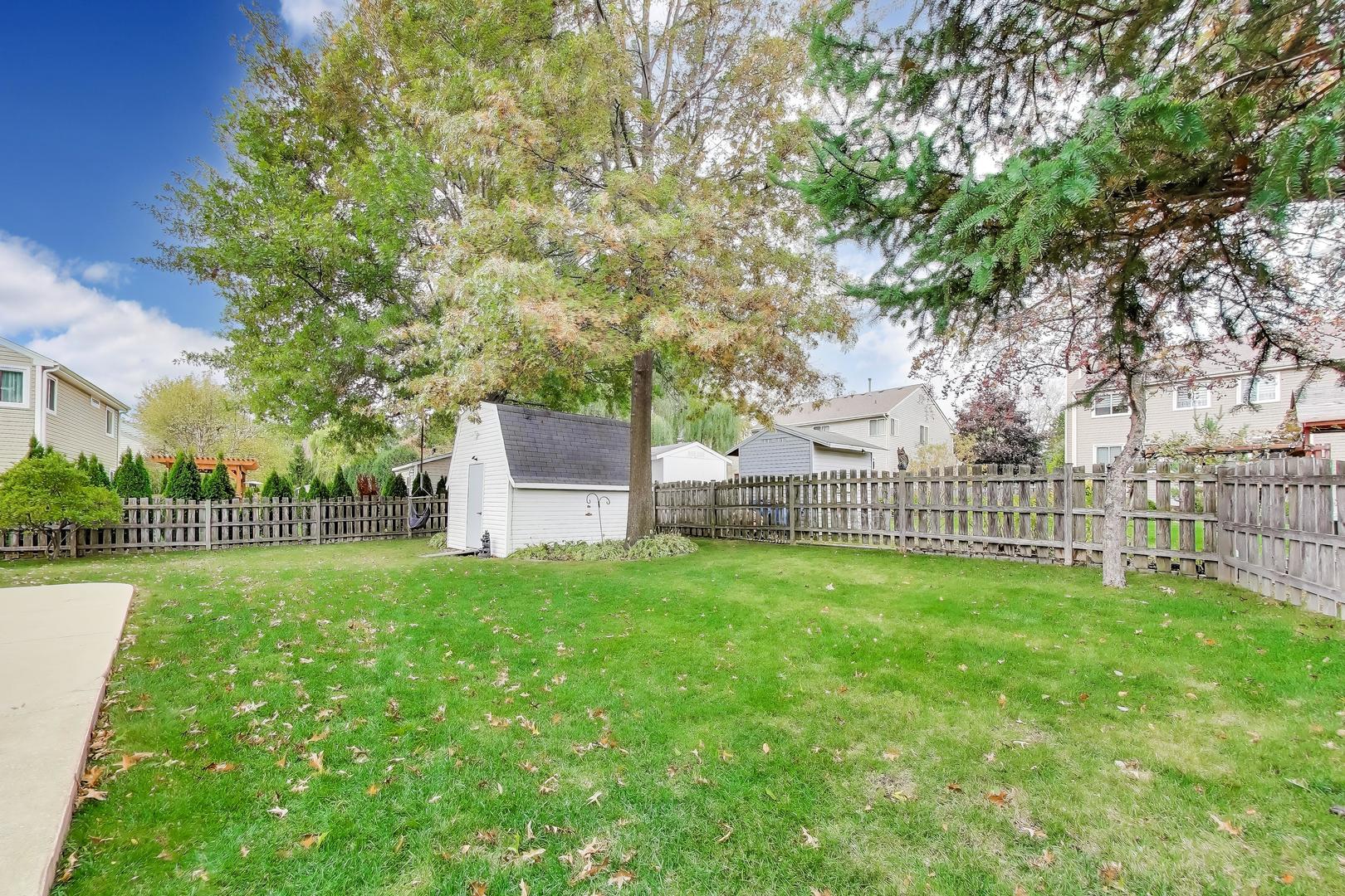 470 Country Place Lindenhurst, IL 60046 - Photo 25 of 29 a view of a deck and a yard with large trees