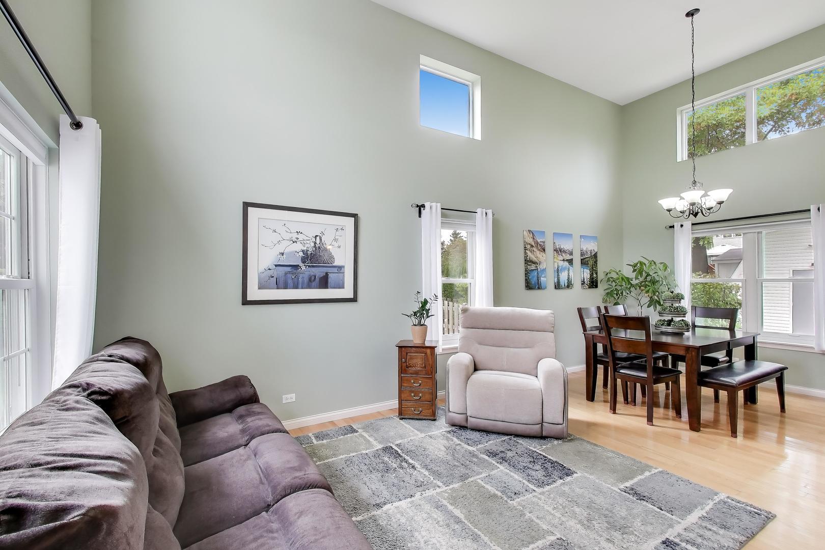 470 Country Place Lindenhurst, IL 60046 - Photo 4 of 29 a living room with furniture a dining table and a window
