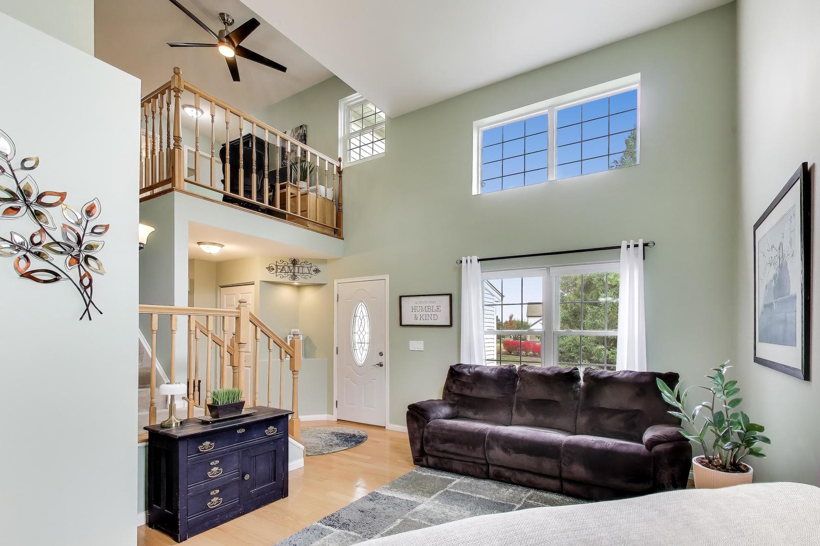 470 Country Place Lindenhurst, IL 60046 - Photo 5 of 29 a living room with furniture and a flat screen tv