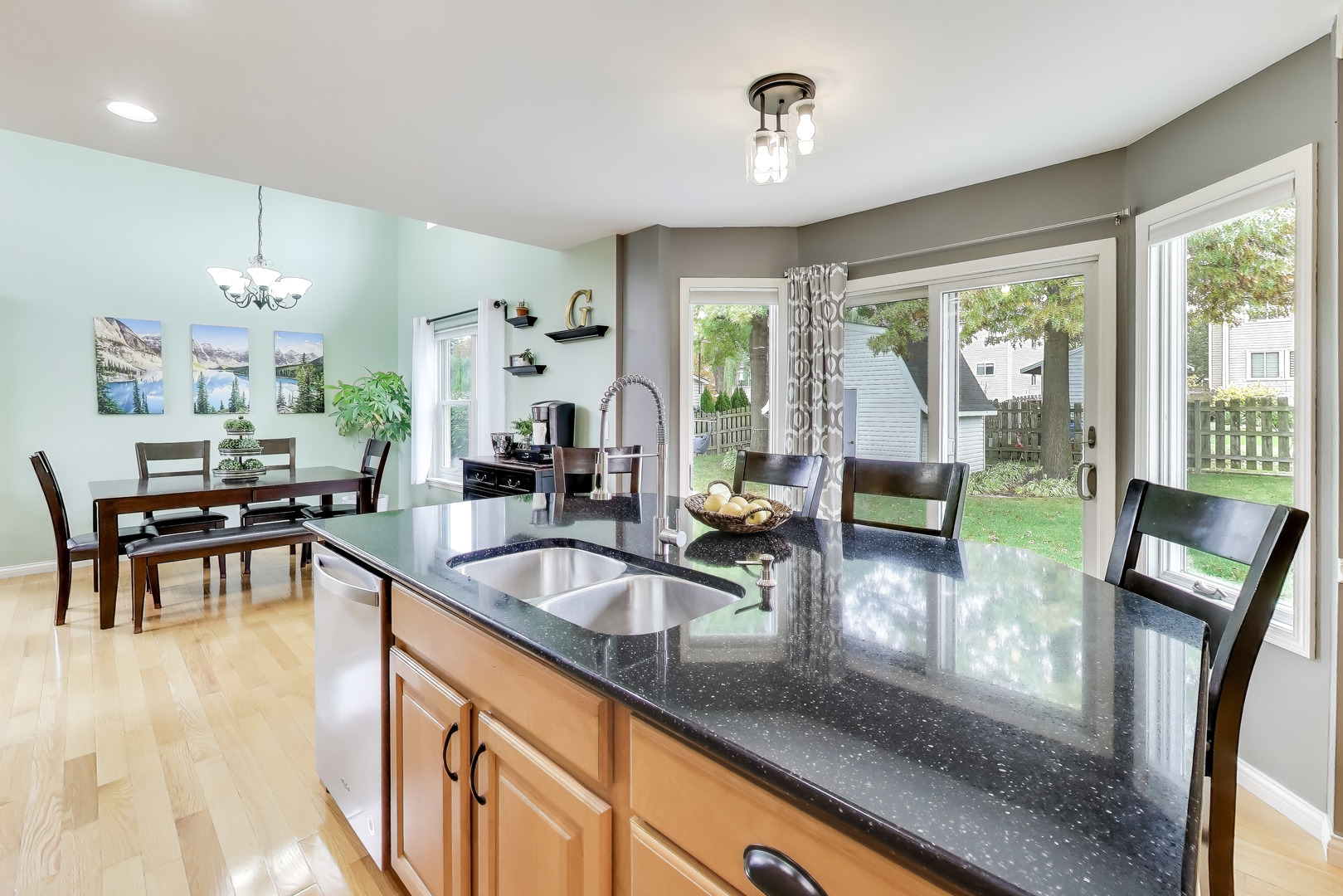 470 Country Place Lindenhurst, IL 60046 - Photo 9 of 29 a kitchen with counter top space