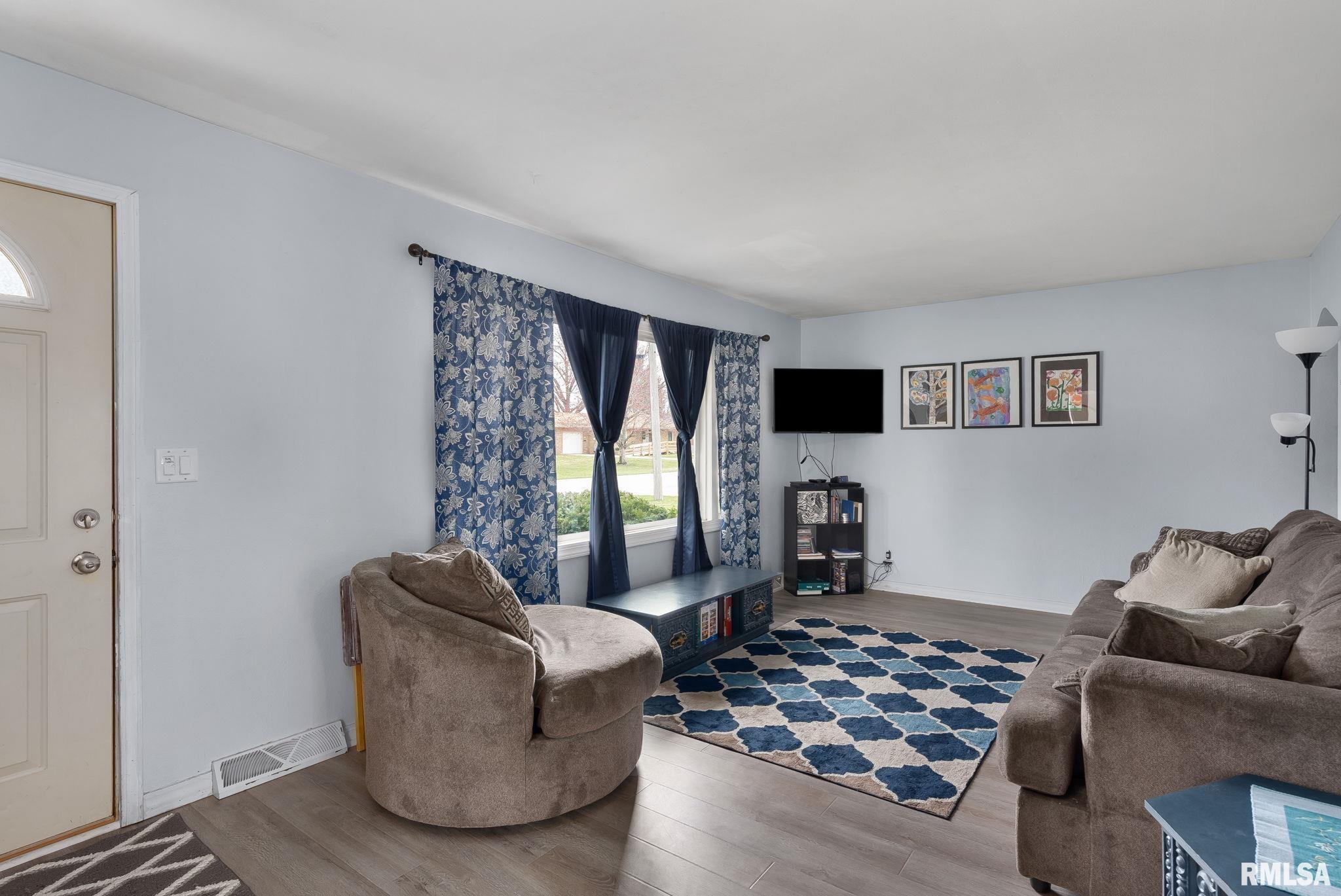 823 South Spring Street Geneseo, IL 61254 - Photo 3 of 11 Gallery Image 3