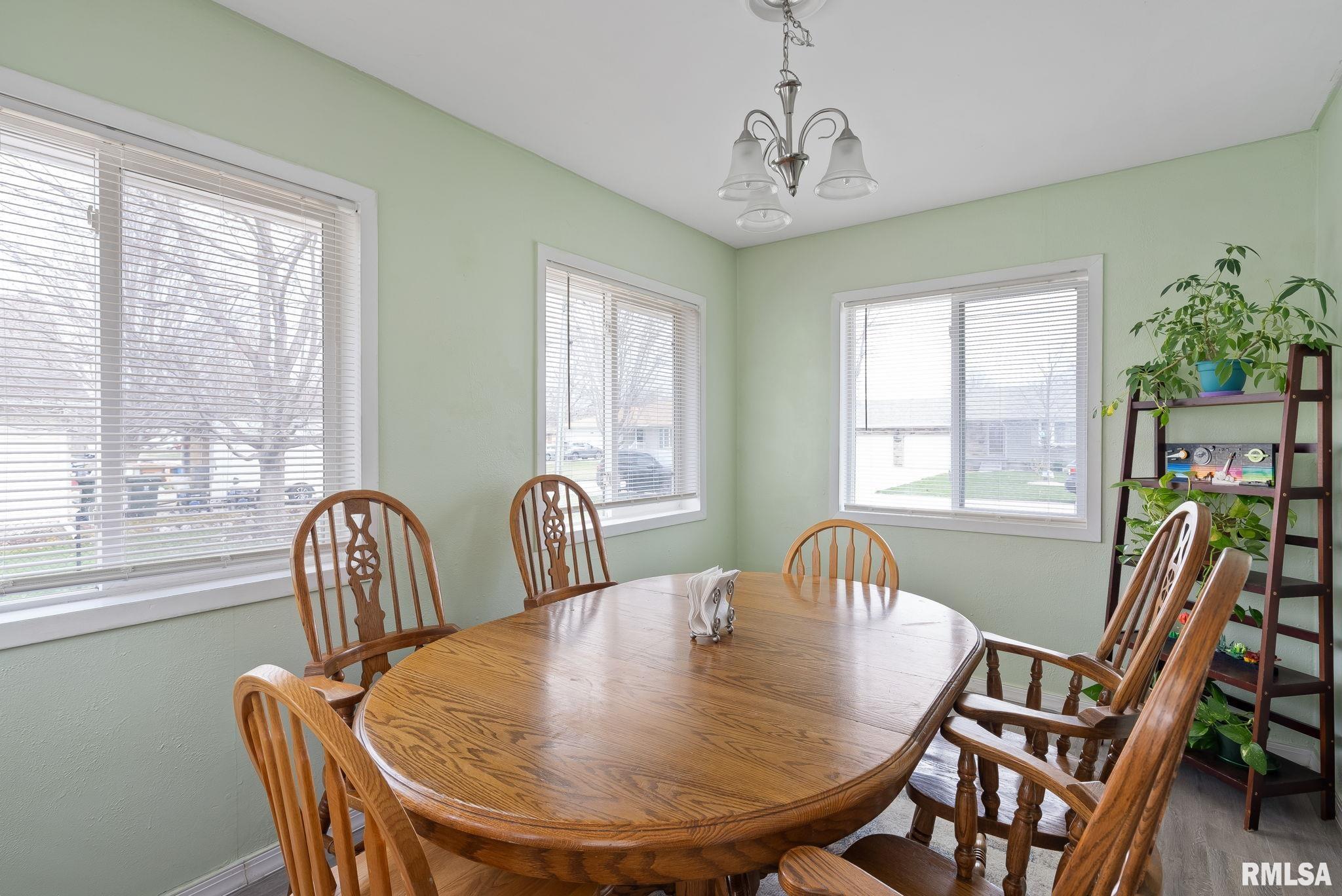 823 South Spring Street Geneseo, IL 61254 - Photo 4 of 11 Gallery Image 4