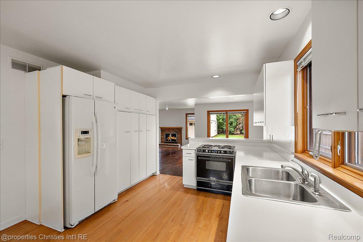 2635 Dorchester Road Birmingham, MI 48009 - Photo 10 of 44