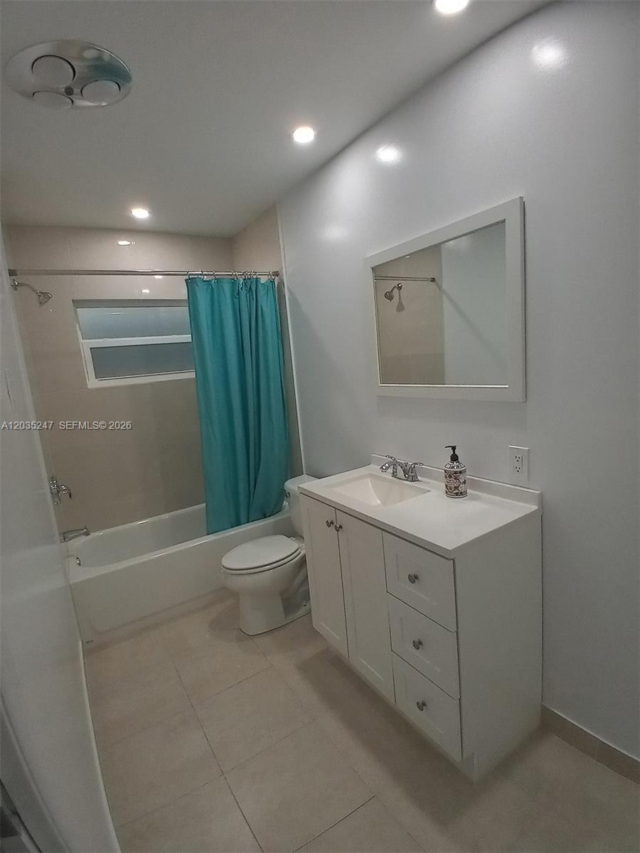 1250 East Sample Road, Unit 303 Pompano Beach, FL 33064 - Photo 9 of 11