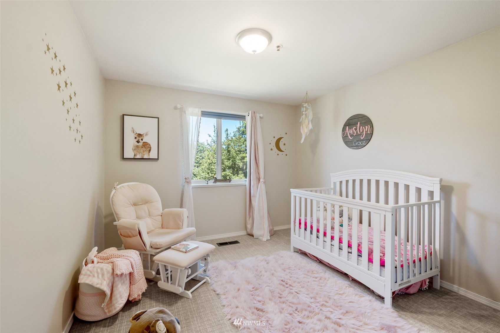 21847 Frager Road South Kent, WA 98032 - Photo 26 of 34 a bedroom with furniture and a window