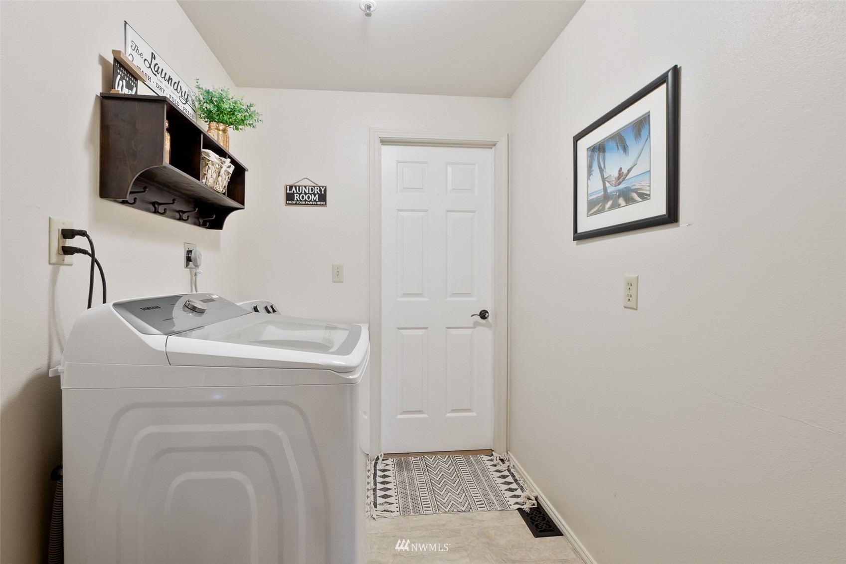 21847 Frager Road South Kent, WA 98032 - Photo 29 of 34 a bathroom with a sink and a mirror