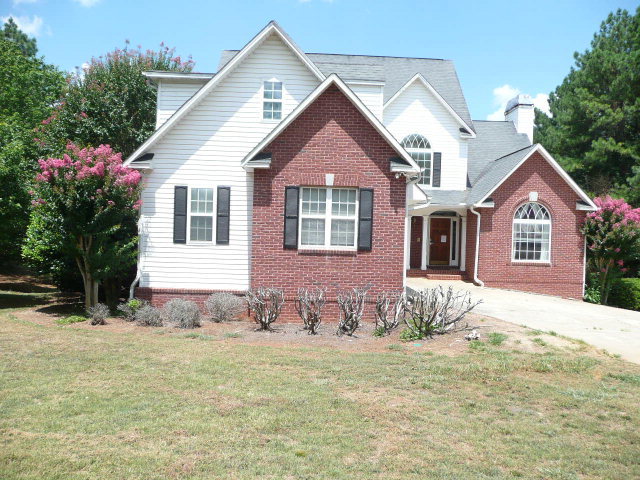 124 Rivoli Ridge Drive Macon, GA 31210 - Photo 1 of 17 a front view of a house with a yard