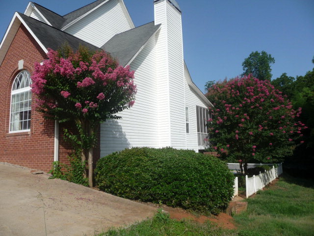 124 Rivoli Ridge Drive Macon, GA 31210 - Photo 2 of 17 a front view of a house with a yard