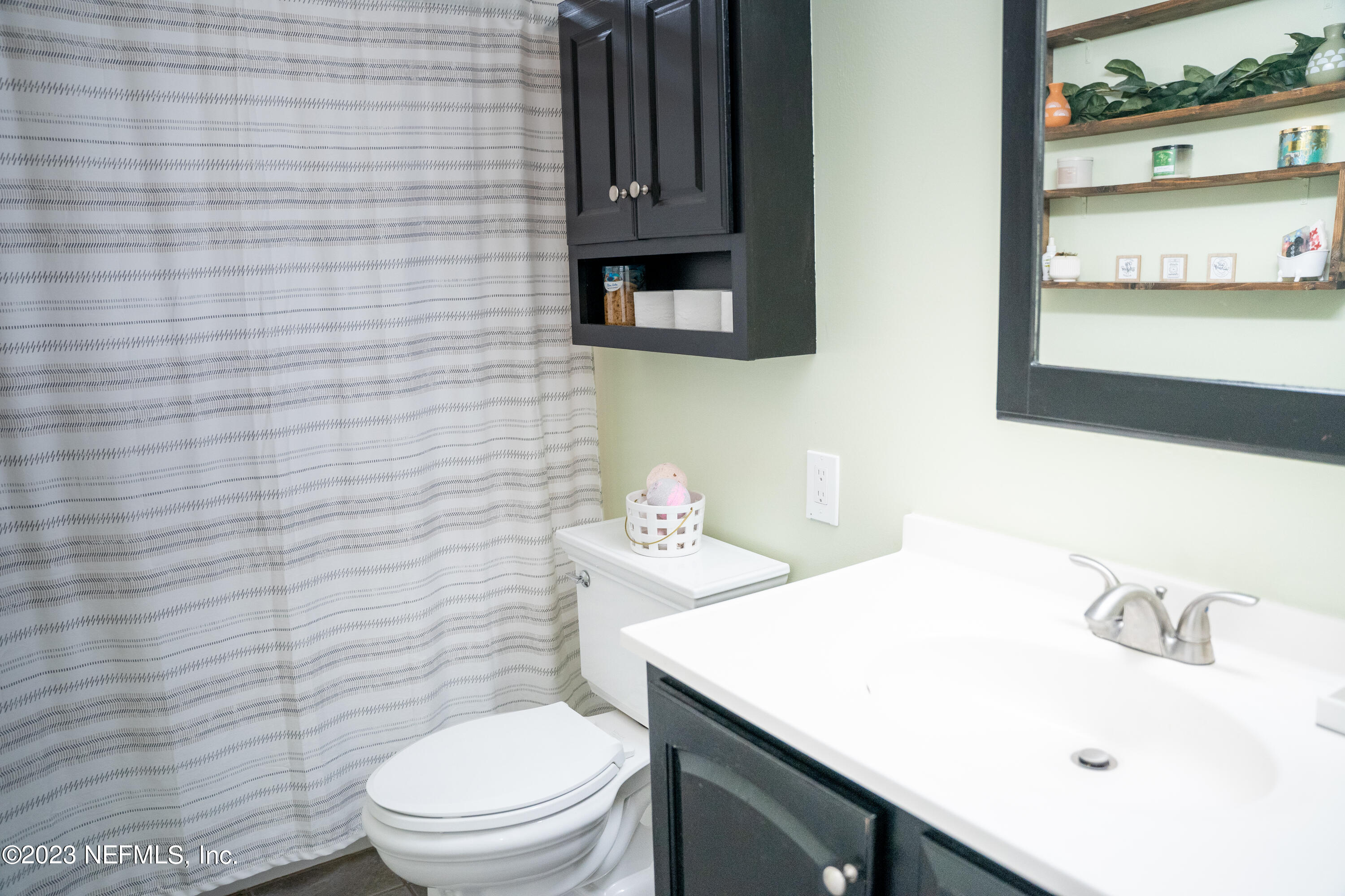 9008 Old Kings Road Jacksonville, FL 32219 - Photo 18 of 22 a bathroom with a sink a toilet and mirror