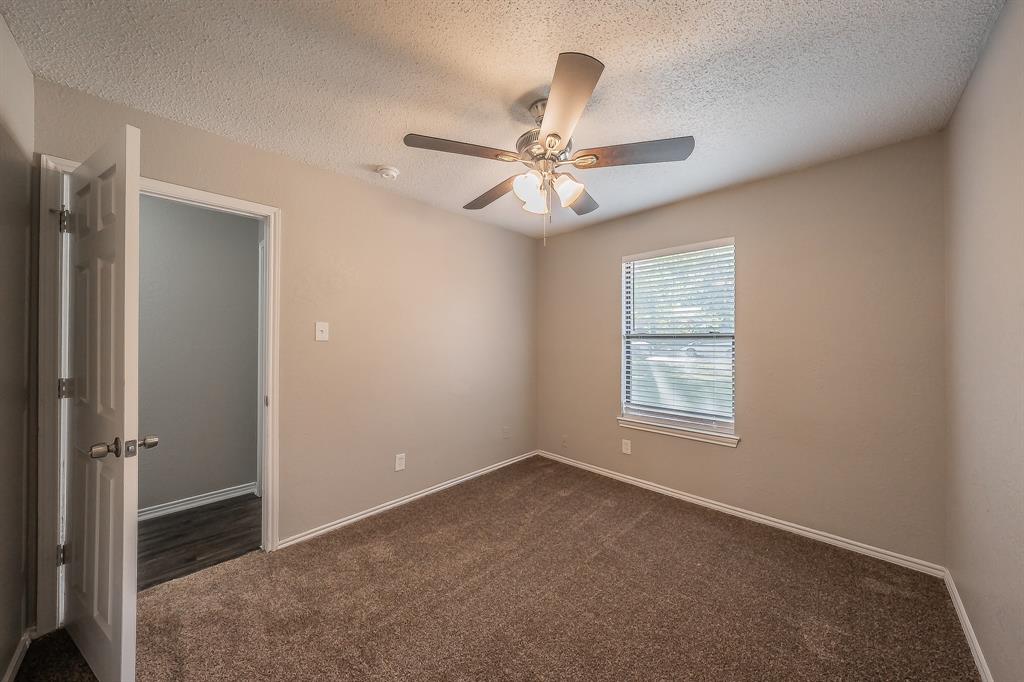 912 Red Oak Street Azle, TX 76020 - Photo 20 of 40