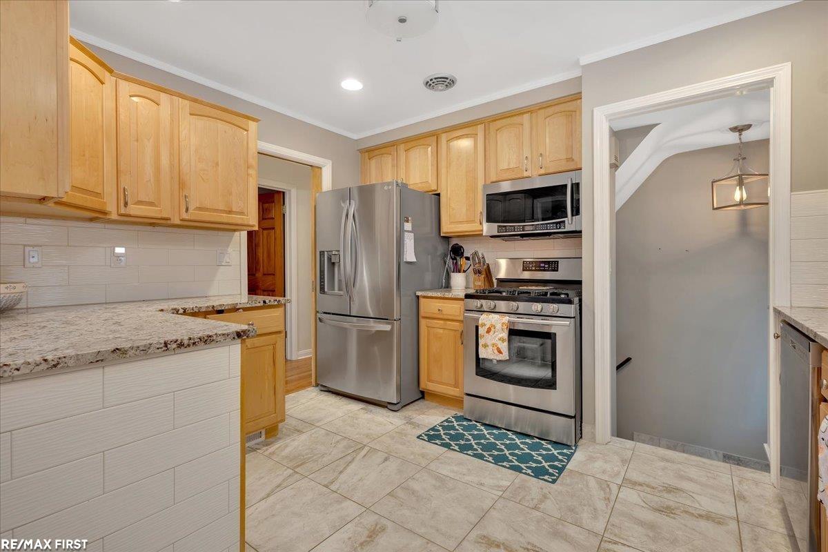 1794 Bournemouth Road Grosse Pointe Woods, MI 48236 - Photo 14 of 32