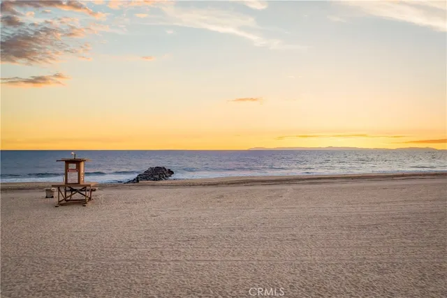 a view of a terrace with sky view