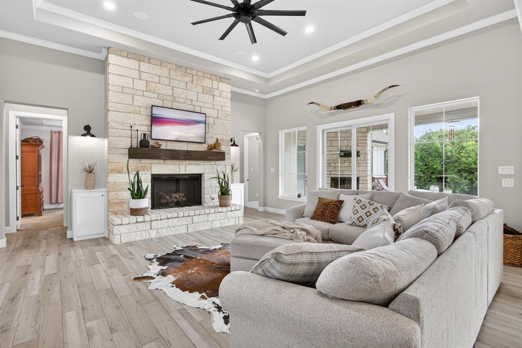 4004 Legend Trail Granbury, TX 76049 - Photo 5 of 33