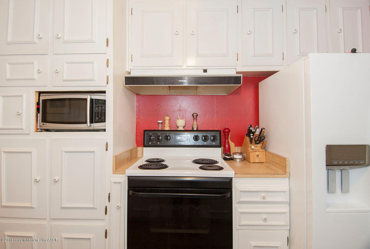 6007 Hanson Road Amarillo, TX 79106 - Photo 11 of 30 KITCHEN VIEW 4