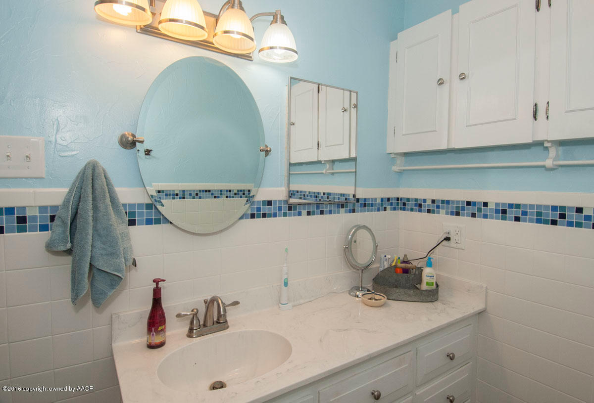 6007 Hanson Road Amarillo, TX 79106 - Photo 16 of 30 MASTER BATH VIEW 1